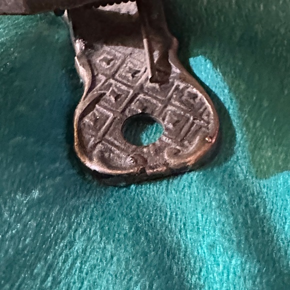 Vintage Metal Hand Clip Silver toned. Great patina. - Picture 5 of 7